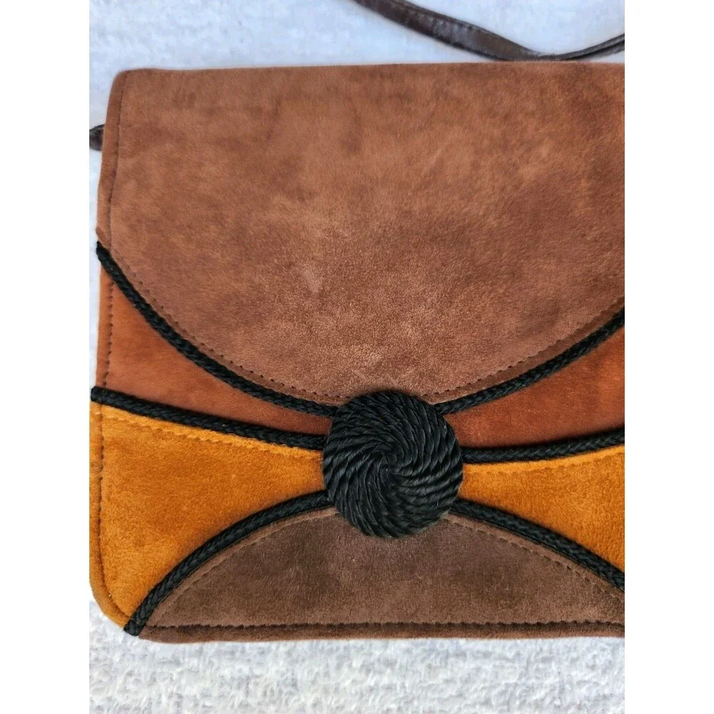 Unbranded strap has